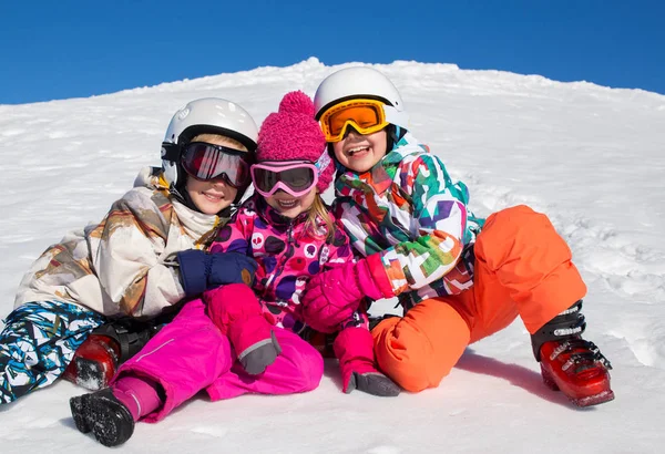 Kids in alpin ski resort — Stock Photo, Image