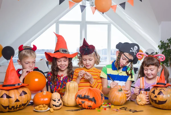 Bambini alla festa di Halloween — Foto Stock