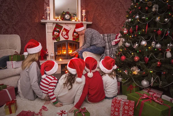 Familie in kerst — Stockfoto