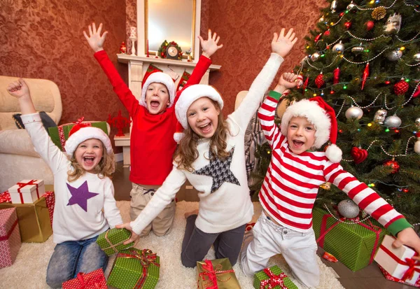 Děti na Vánoce — Stock fotografie