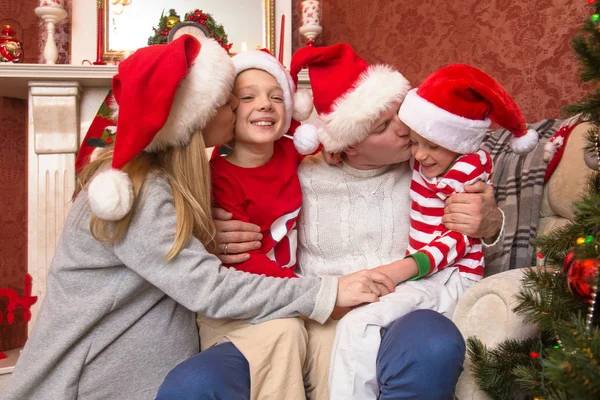 Familie in kerst — Stockfoto