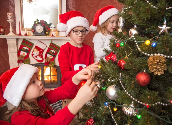 Niños en Navidad — Foto de Stock