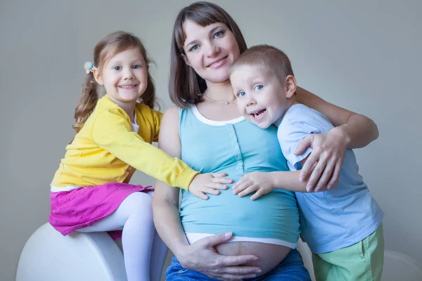 Glückliche schwangere Frau — Stockfoto