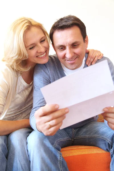 Happy Mature Couple Reading Letter — Stock Photo, Image
