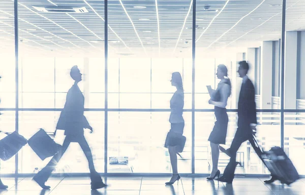 Groep Silhouetten Van Zakenmensen Met Een Achtergrond Business Center — Stockfoto