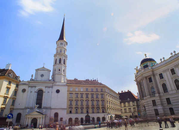 迈克尔的教会和霍夫堡宫皇宫的看法在维也纳 — 图库照片
