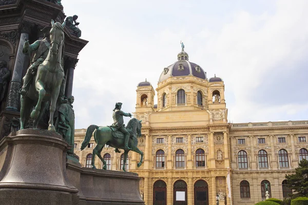 Das Naturhistorische Museum Und Das Denkmal Für Kaiserin Maria Theresa — Stockfoto