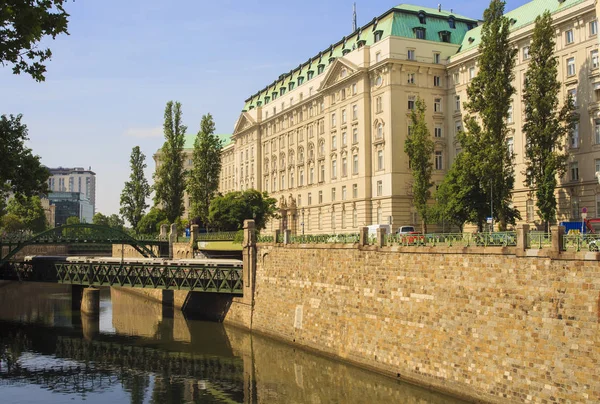 Pohled Secesní Most Přes Železnici Vídeň Rakousko — Stock fotografie