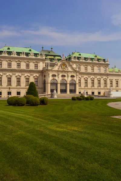 ベルヴェデーレは 歴史的なウィーン オーストリアの複雑な建物の表示 — ストック写真