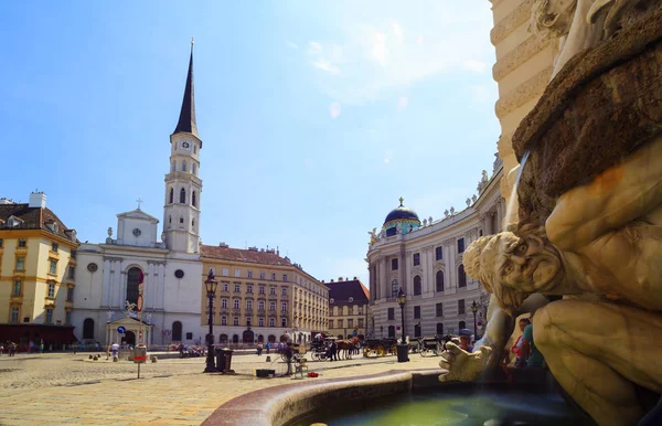 Widok Kościoła Michała Rzeźby Pałacu Cesarskiego Hofburg Michaelerplatz Placu Vienna — Zdjęcie stockowe