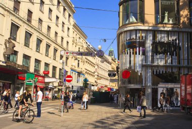 Vienna, Avusturya - Mayıs, 22: Görünümünü tipik Viyana Caddesi üzerinde 22 Mayıs 2018