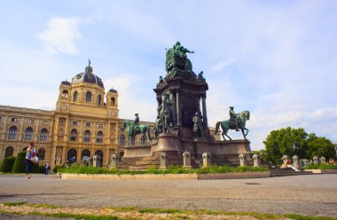 Vienna, Avusturya - Mayıs, 22: Naturhistorisches Müzesi ve İmparatoriçe Maria Theresa üzerinde 22 Mayıs 2018 Anıtı