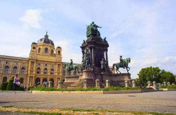 Wien Österreich Mai Das Naturhistorische Museum Und Das Denkmal Für — Stockfoto