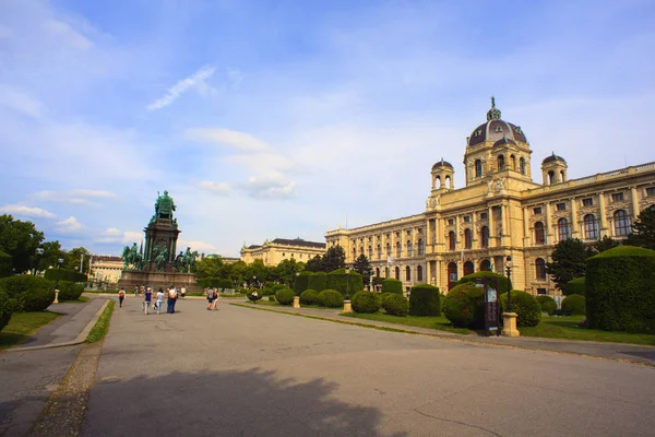 维也纳 奥地利 Naturhistorisches 博物馆和纪念碑对女王玛丽亚特里萨在2018年5月22日 — 图库照片