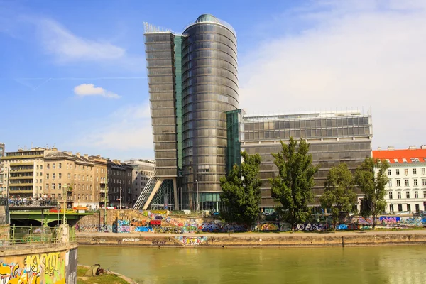 Vídeň Rakousko Květen Pohled Uniqa Tower Vedle Dunajský Kanál Května — Stock fotografie