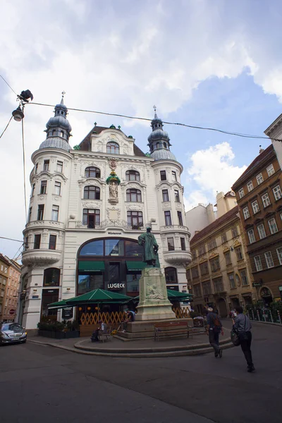 Βιέννη Αυστρία Μαΐου Προβολή Του Johannes Gutenberg Μνημείου Στην Πλατεία — Φωτογραφία Αρχείου