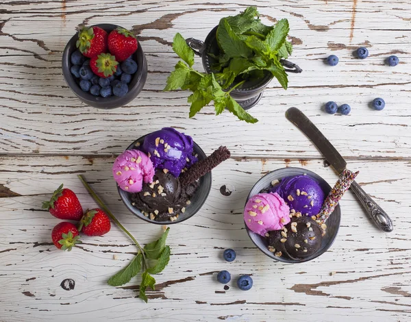 Variété Boules Crème Glacée Dans Les Bols Saveurs Chocolat Fraise — Photo