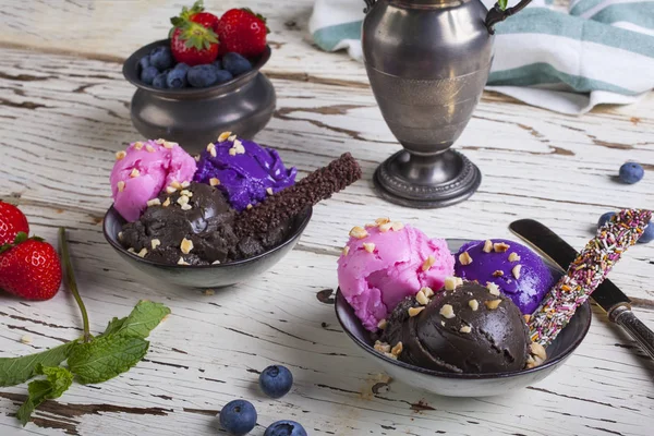 Variety Ice Cream Scoops Bowls Chocolate Strawberry Blueberry Flavours — Stock Photo, Image