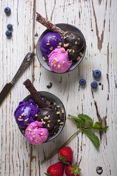 Variété Boules Crème Glacée Dans Les Bols Saveurs Chocolat Fraise — Photo