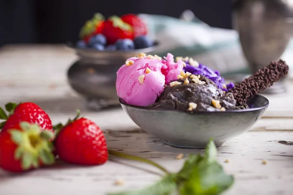 Variety Ice Cream Scoops Bowls Chocolate Strawberry Blueberry Flavours — Stock Photo, Image