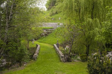 Slovence bahçedeki küçük köprü görünümü