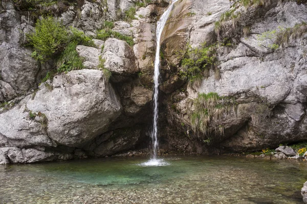 Uitzicht Waterval Het Sloveens Platteland — Stockfoto