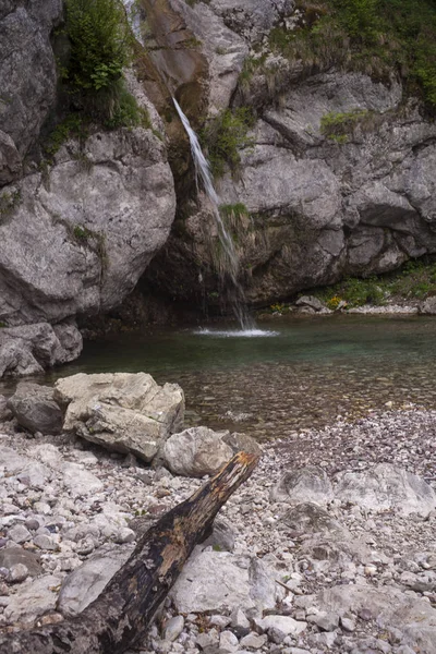 斯洛文尼亚乡村瀑布景观 — 图库照片