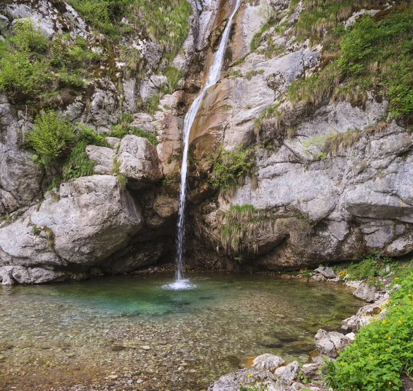 Uitzicht Waterval Het Sloveens Platteland — Stockfoto