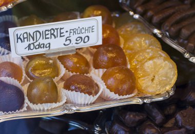 Şekerlenmiş meyve, kristalize meyve veya glace meyve olarak da bilinen