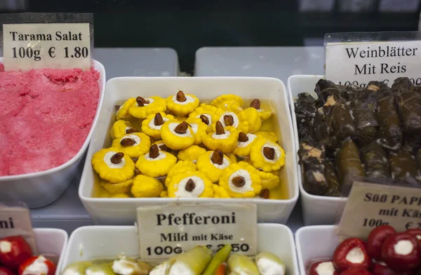 Köstliche Gefüllte Paprika Zum Verkauf Einem Marktstand — Stockfoto