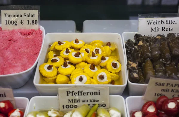 Deliciosos Pimentos Recheados Para Venda Uma Banca Mercado — Fotografia de Stock