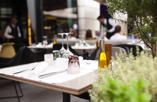 Vista Una Mesa Restaurante Aire Libre Mínima — Foto de Stock