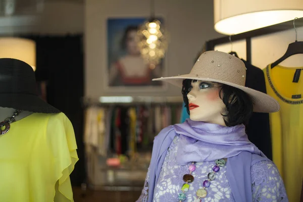 Wien Österreich Mai Weibliche Schaufensterpuppe Trägt Vintage Kleidung Auf Einem — Stockfoto