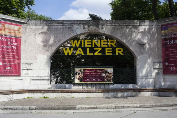 Vienna Oostenrijk Mei Uithangbord Weense Wals Boog Van Ingang Van — Stockfoto