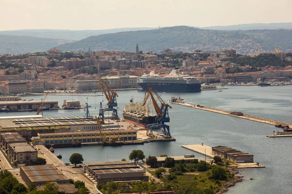 Widok Góry Port Mieście Triest Włochy — Zdjęcie stockowe