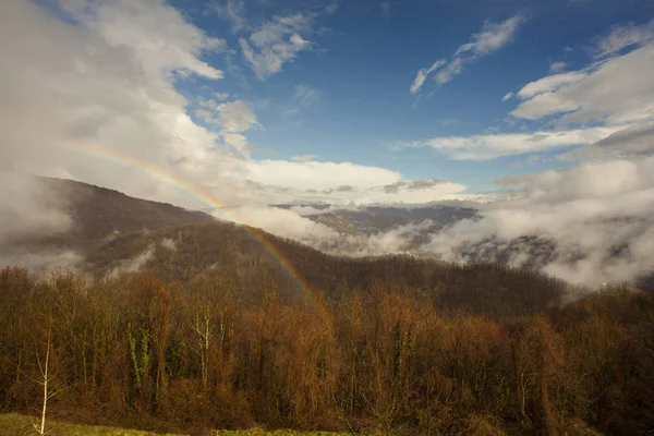 Vista Del Arco Iris Sobre Las Montañas Eslovenas — Foto de Stock