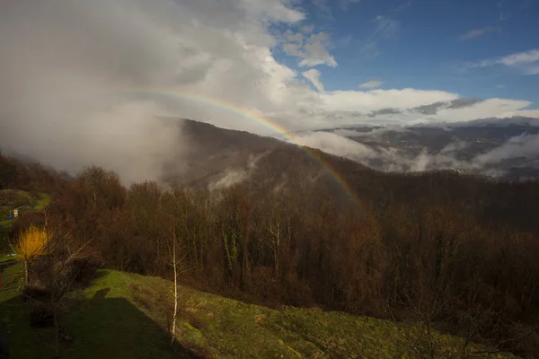 Vista Del Arco Iris Sobre Las Montañas Eslovenas — Foto de Stock