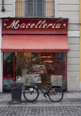 Tipik İtalyan kasap dükkanı, Milan