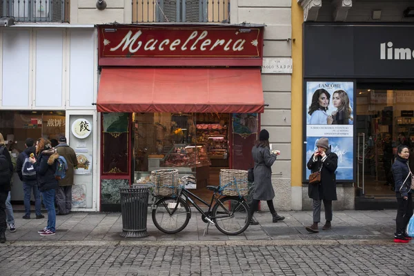 Typische Italiaanse slagerij, Milaan — Stockfoto