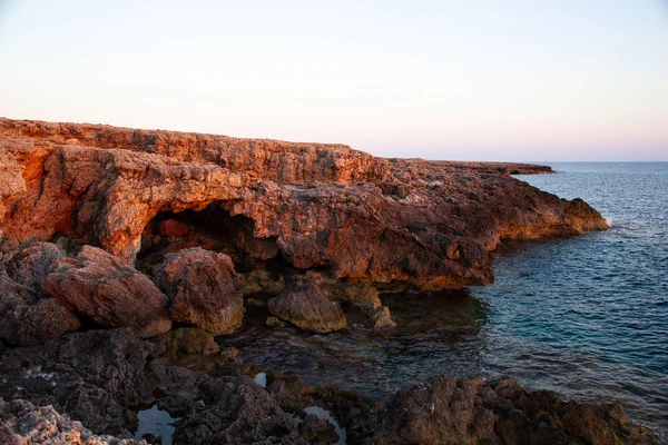 Felsenküste von Lampedusa — Stockfoto