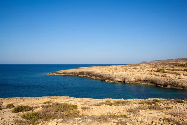 Vista de Cala Greca na temporada de verão — Fotografia de Stock