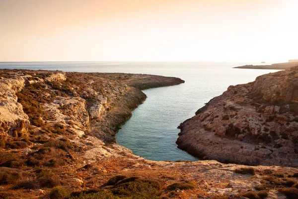 Blick auf die Cala Stretta bei Sonnenuntergang in der Sommersaison — Stockfoto