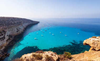 Tabaccara ünlü deniz yerlerinden biri Lampedusa görünümü