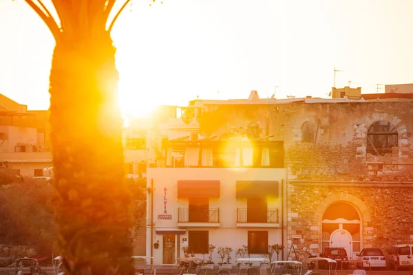 Vista das casas Lampedusa ao pôr do sol — Fotografia de Stock