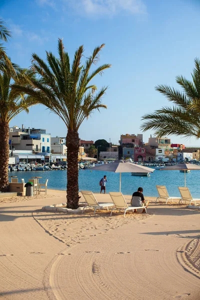 Вид на пляж на острові Лампедуза — стокове фото