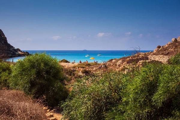 Weergave van Cala Pulcino beroemde zee plaats van Lampedusa — Stockfoto