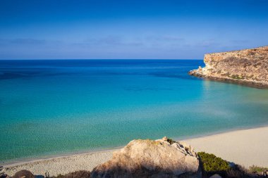 Görünümü en ünlü deniz yerlerinden biri Lampedusa Spiaggia d olarak adlandırılır.