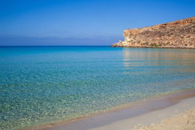 Görünümü en ünlü deniz yerlerinden biri Lampedusa Spiaggia d olarak adlandırılır.