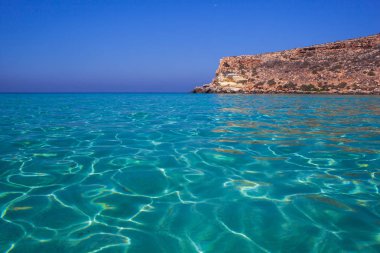 Görünümü en ünlü deniz yerlerinden biri Lampedusa Spiaggia d olarak adlandırılır.