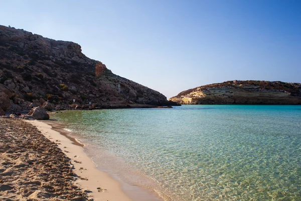 Veduta della più famosa località balneare di Lampedusa chiamata Spiaggia d — Foto Stock